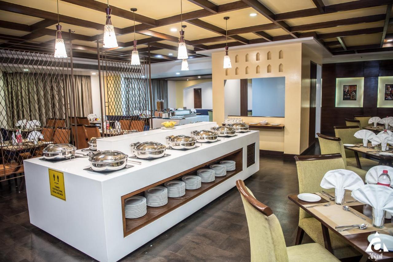 Hotel Abigail Goradia's Shirdi Exterior foto